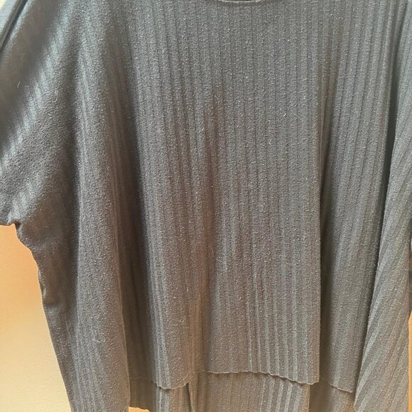 Ribbed Black Oversized Long Sleeve Top – Casual & Comfy! - Picture 4 of 4